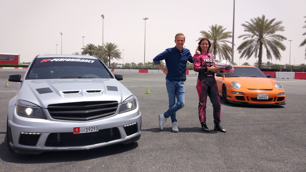 BlogStar: Karolina Pilarczyk w Abu Dhabi testowała najlepsze samochody świata - BlogStar.pl