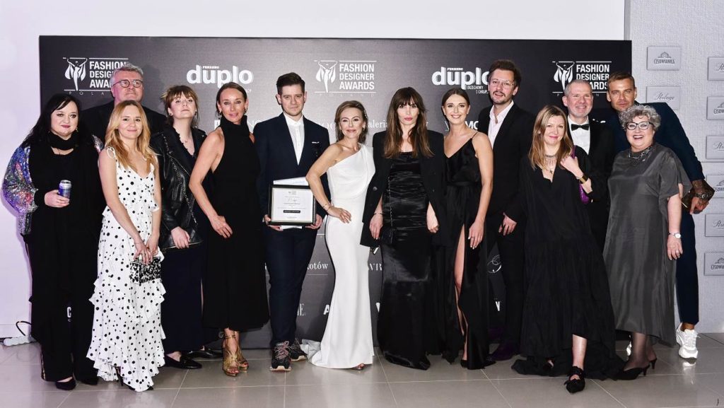 BlogStar: Adrian Krupa – zwycięzcą 10 edycji  Fashion Designer Awards - BlogStar.pl