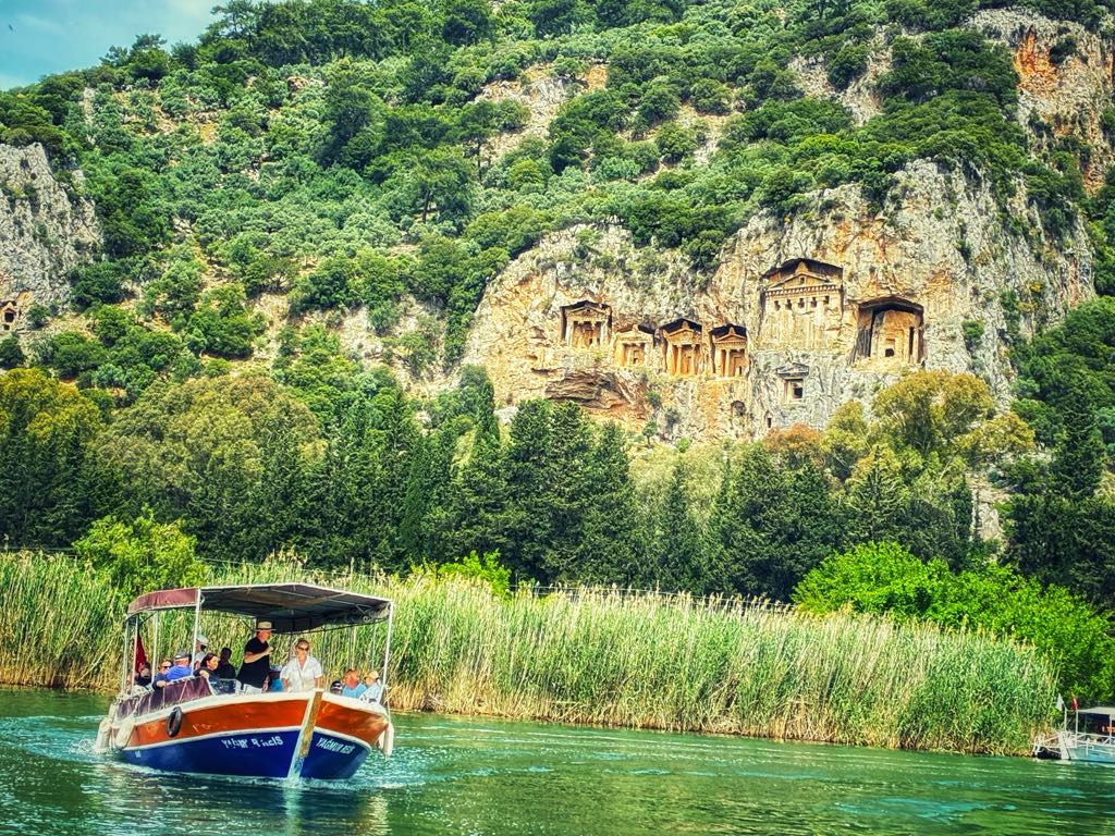 Dalyan - turecka Amazonia, grobowce licyjskie