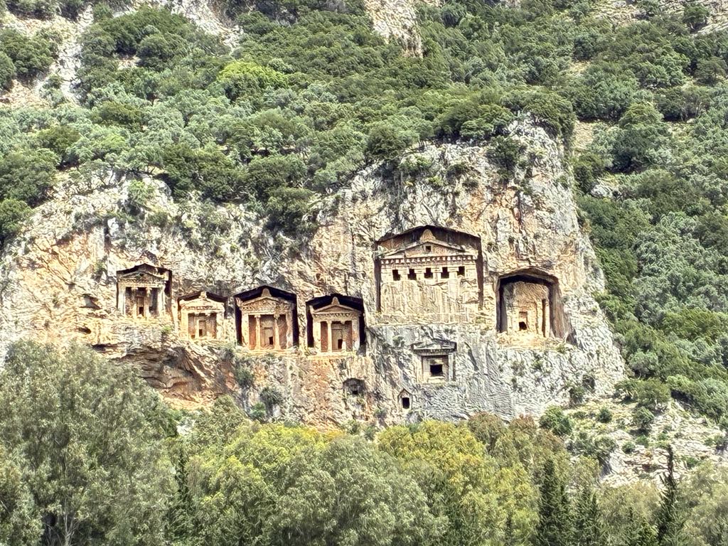 Dalyan - turecka Amazonia, grobowce licyjskie